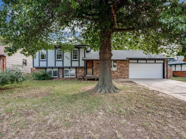 308 E Derby Hills Dr, Derby, KS 67037