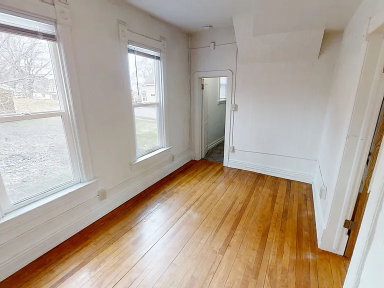 2409 W 9th St — Photo 8