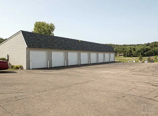 Country View Apartments — Photo 16