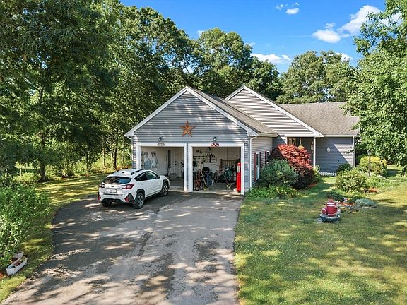 5th image of 3059 Club House Dr