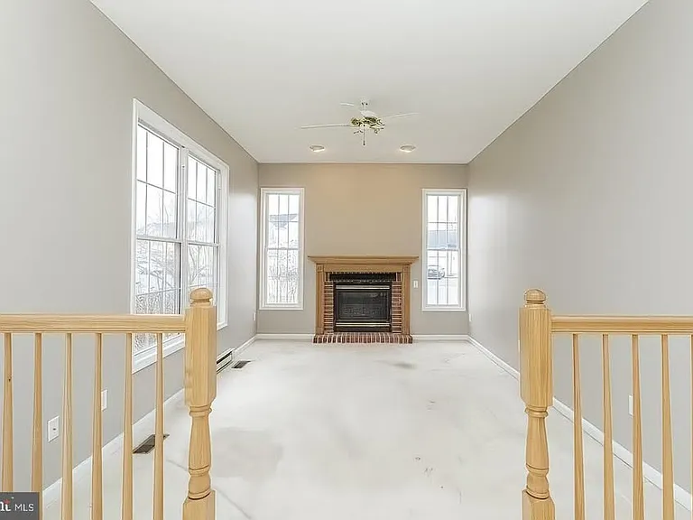 18306 Lyles Dr — Photo 9