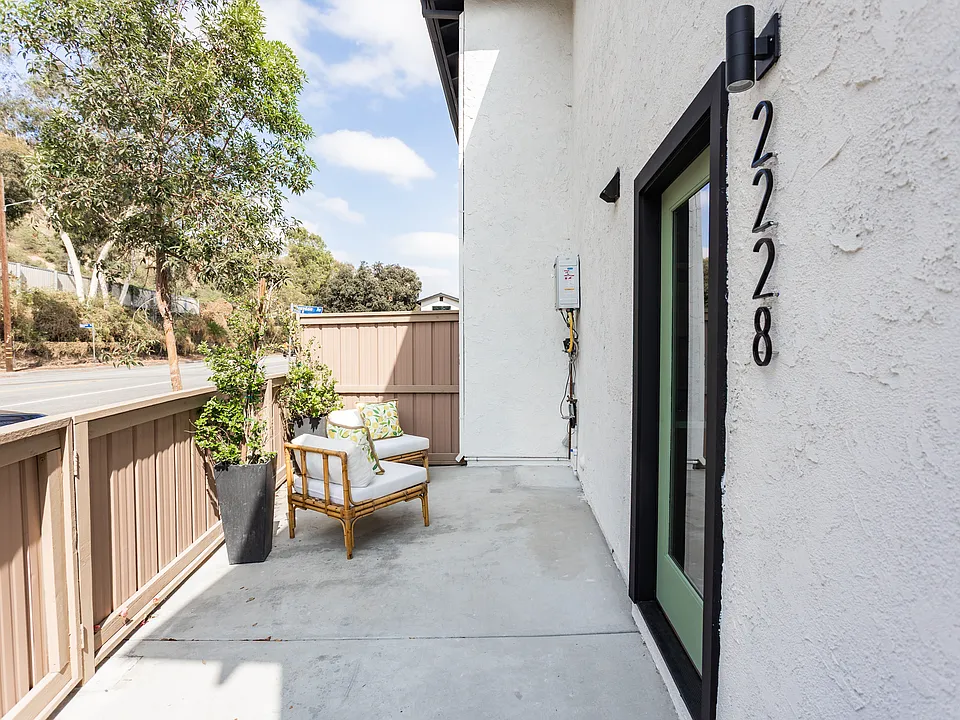 2228 Shoredale Ave