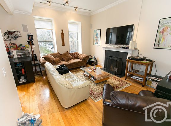 2nd image of 456 W Armitage Ave #1