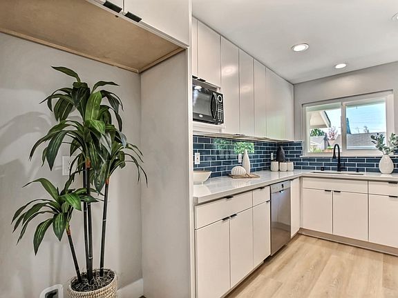 4th image of 1566 Murre Ln