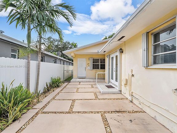 4th image of 810 NW 31st Ave