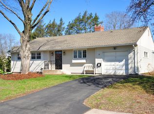 2 Story Dr, West Hartford, CT 06110