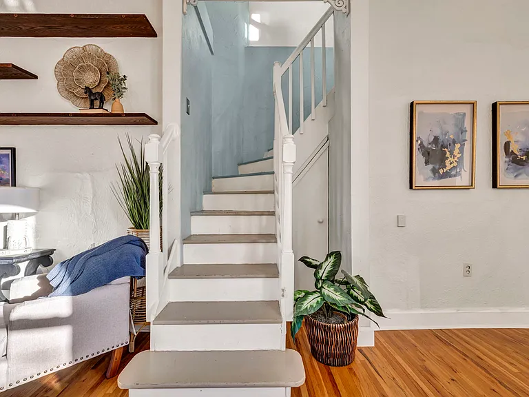 2938 N Hooker St — Photo 12