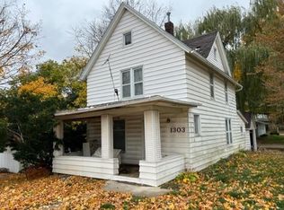 1303 Walnut St, Cedar Falls, IA 50613