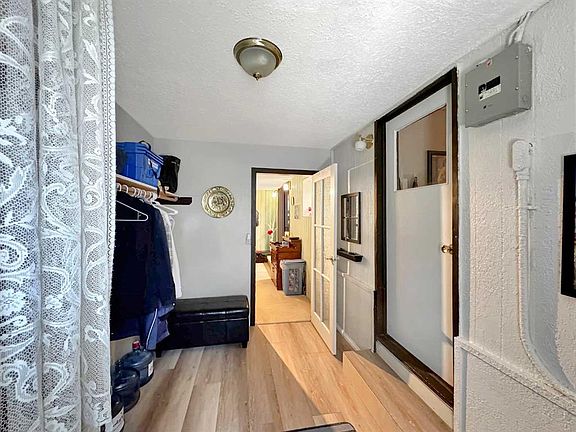 4th image of 22 E Hawkes St