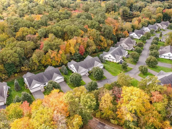 79 Shadowbrook Est #79, South Hadley, MA 01075