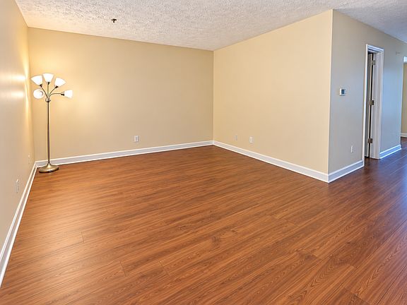 2nd image of 1808 State St APT 213