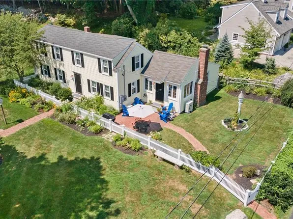 32 Kings Lane, Essex, CT 06426