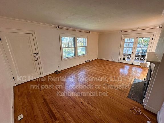 5th image of 207 W 51st Ter APT 1