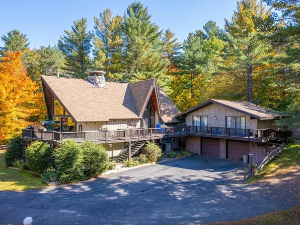 31 Onondaga Trl, Lake Placid, NY 12946