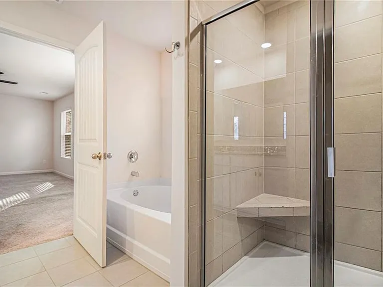 1083 Shadow Glen Dr — Photo 16