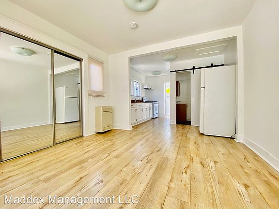 4th image of 702 1/4 W 42nd St #7488788