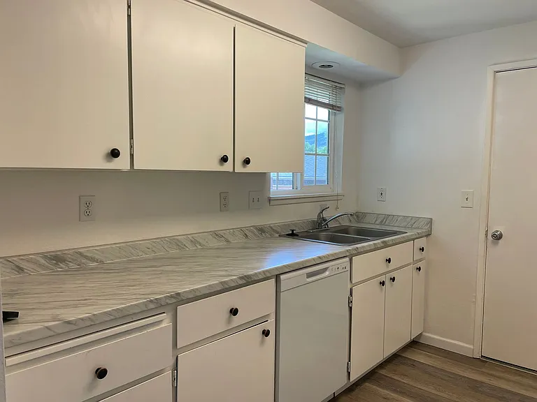 581 N Wexford Cir — Photo 8