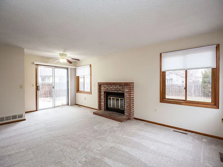 1937 Connecticut Dr — Photo 7