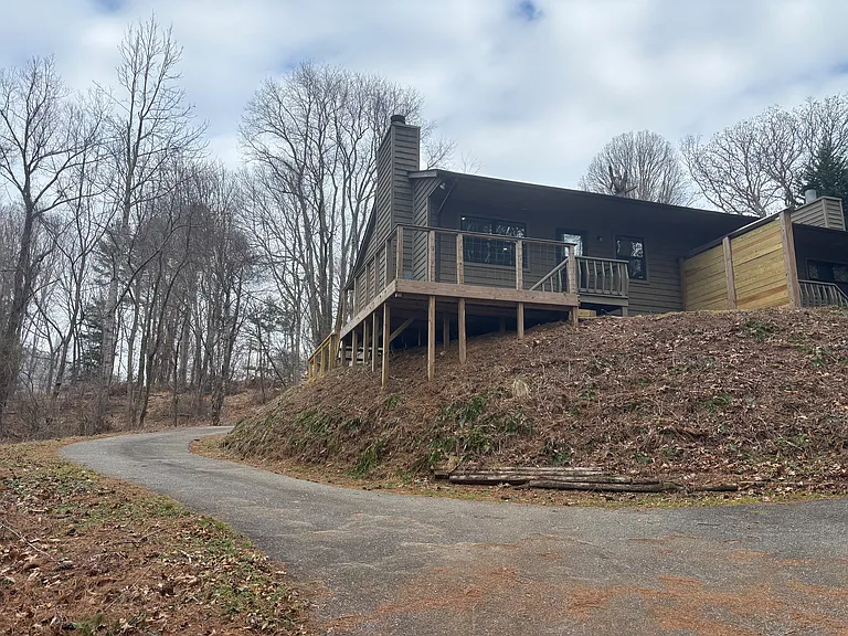 421 Mother In Law Ln — Photo 2