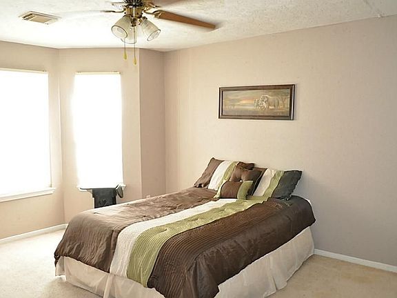  NICE OPEN FLOORPLAN, LIVING AREA HAS NICE TILE AND COZY FIREPLACE