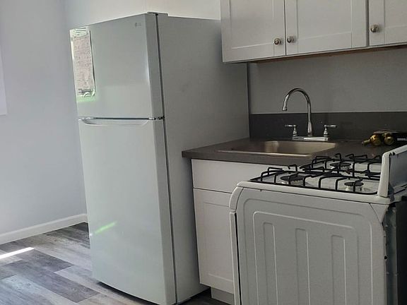 2nd image of 727 N Soto St Unit 201-1/2