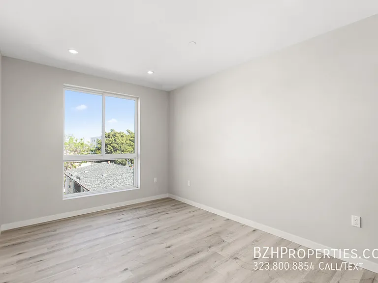 Bedford Twenty - Luxury Condos — Photo 10