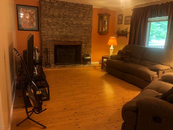 2nd image of 129 Lisa Dr