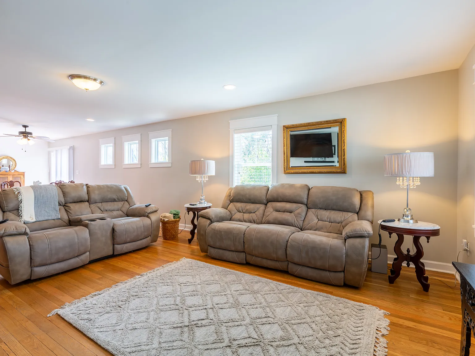4 bed, 2259 sqft, $3,900 — Photo 2