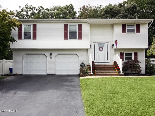 93 Starlight Road, Howell, NJ 07731