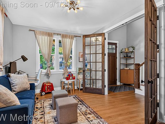 3rd image of 604 Forest Ave