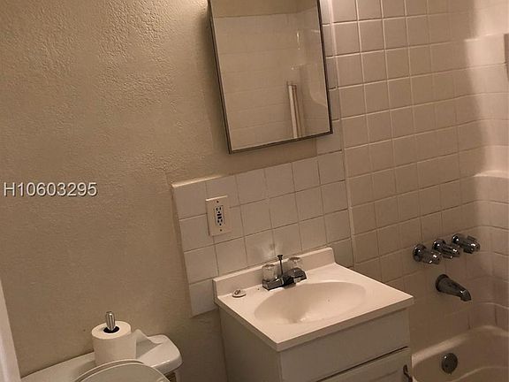 4th image of 109 NW 14th Way APT 4