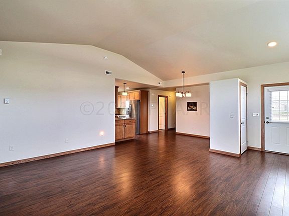 4th image of 679 Westview Ln E
