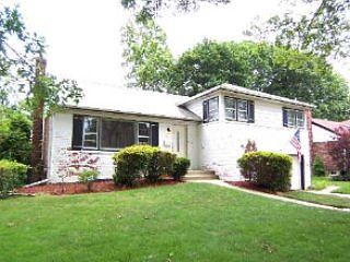 1st image of 870 Roxbury Dr