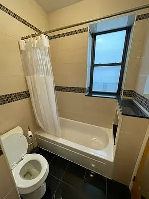 4th image of 144 E 74th St #3B