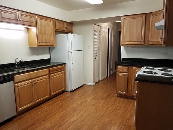 3rd image of 14913 Forest Landing Cir