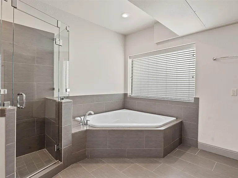 3142 Ross Ave #7 — Photo 11