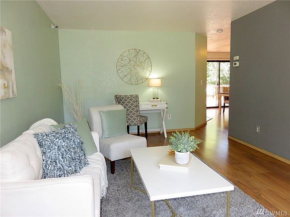 4th image of 2122 Agate Ct SE