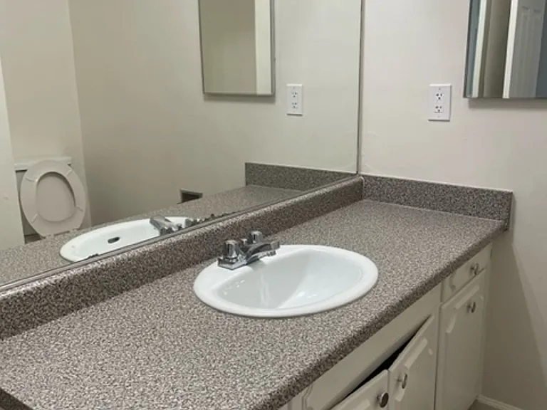 102 - Vista Bonita Apts. — Photo 11