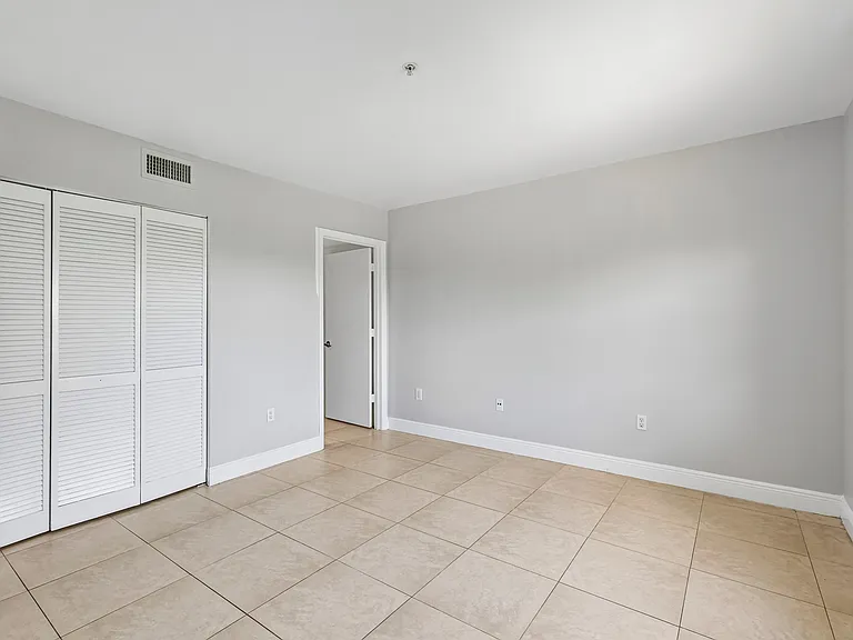 The Oaks Condominium — Photo 79