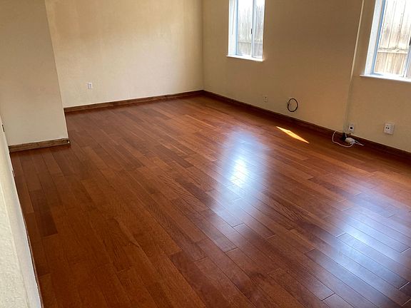 3rd image of 211 N Delaware St #B