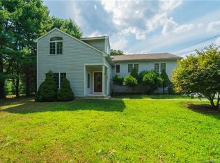 848 Vauxhall Street Ext, Quaker Hill, CT 06375