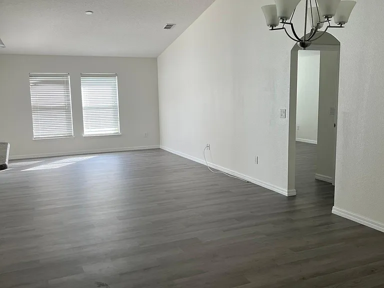 10720 Inside Loop — Photo 5