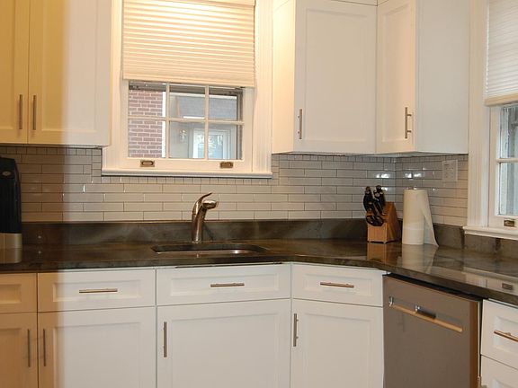 3rd image of 519 N Oakland St