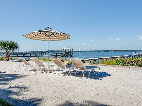 3rd image of 322 Shore Dr E