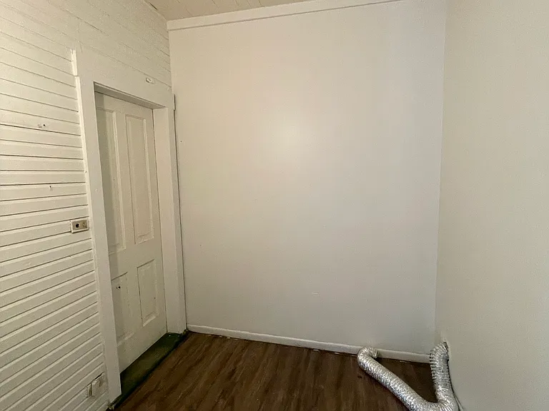 220 Maple St — Photo 2