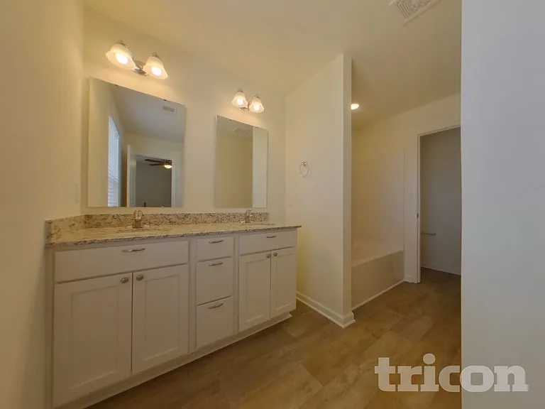 1077 Crescent Moon Loop Rd — Photo 11