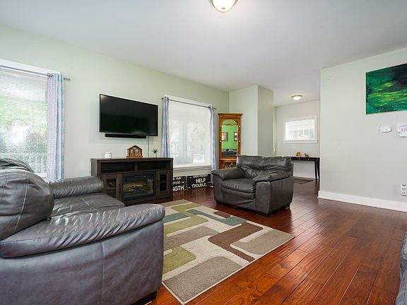 5th image of 818 Egleston Ave
