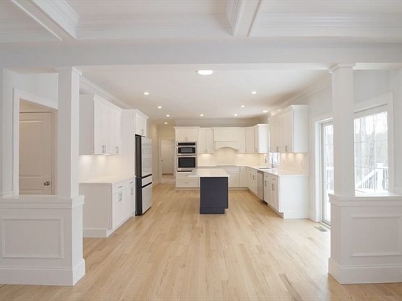 5th image of 90 Windstone Dr