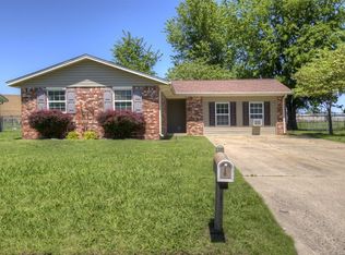 1113 SE 14th St, Pryor, OK 74361