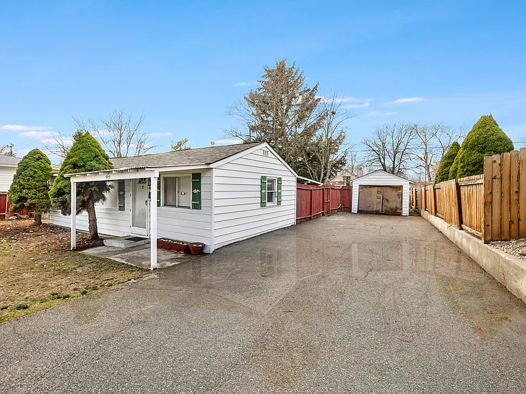 545 Madison St — Photo 2